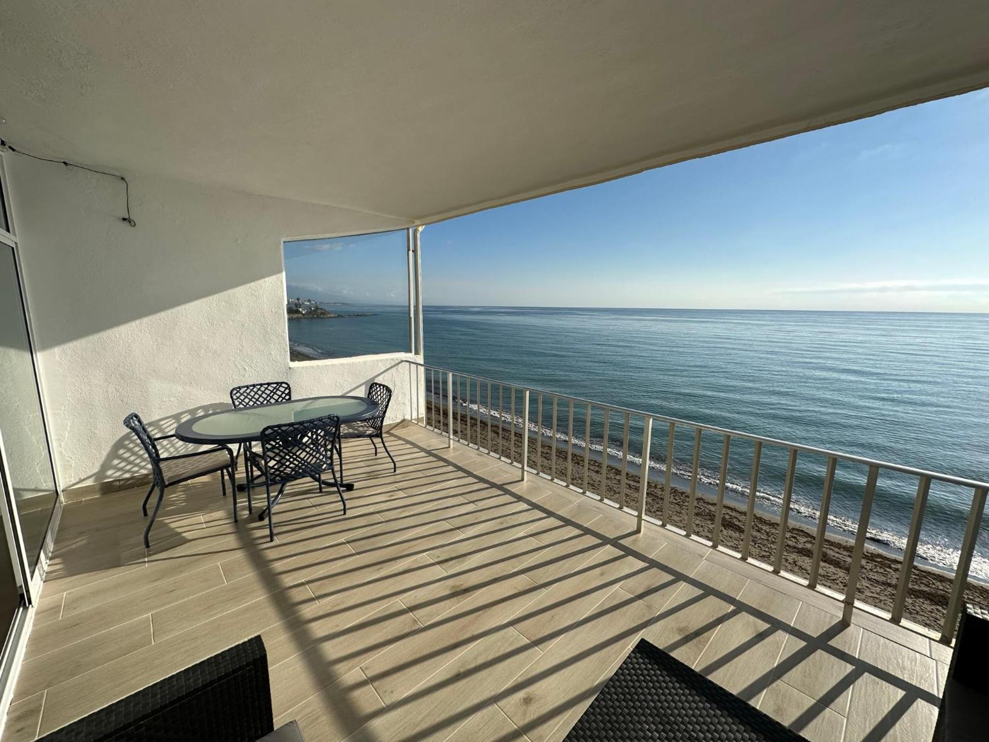 Beachfront, Top Floor Corner 2-Bed, Estepona Paseo Apartment ภายนอก รูปภาพ