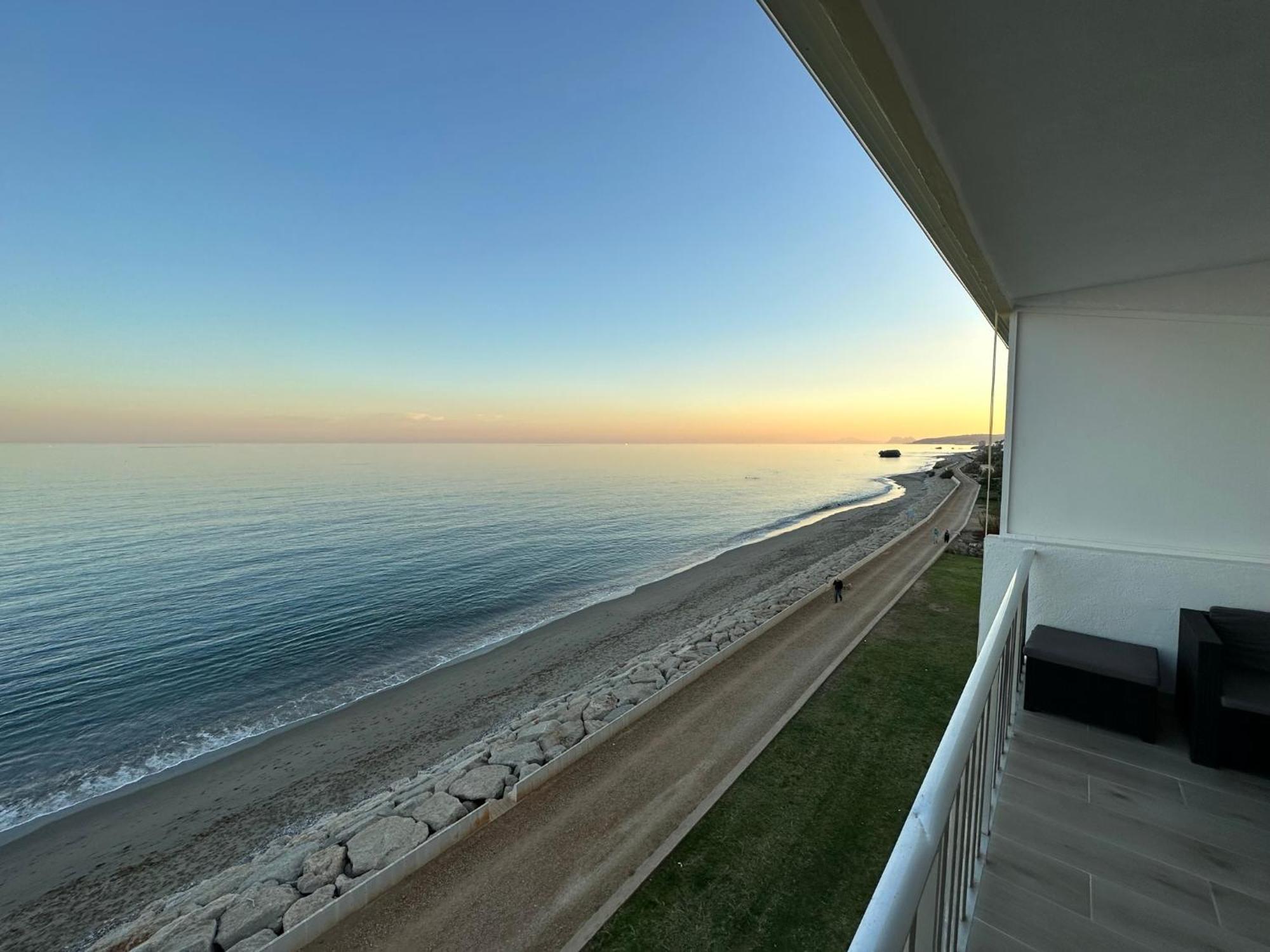 Beachfront, Top Floor Corner 2-Bed, Estepona Paseo Apartment ภายนอก รูปภาพ